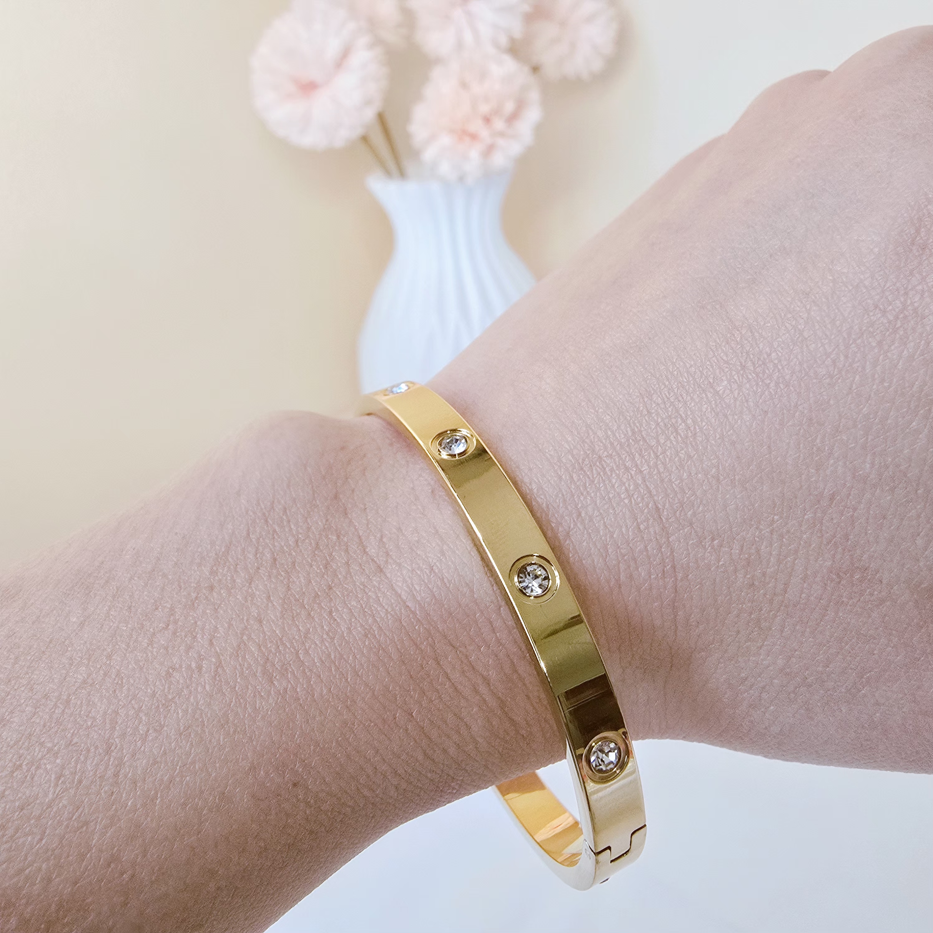 New 18k Gold-Plated Bangle Bracelet With Crystal Accents